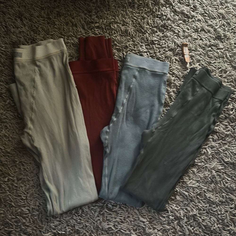 SKIMS BUNDLE LEGGINGS size medium ,SANGRIA & DEEP SEA MATCHING TOPS AVAILABLE